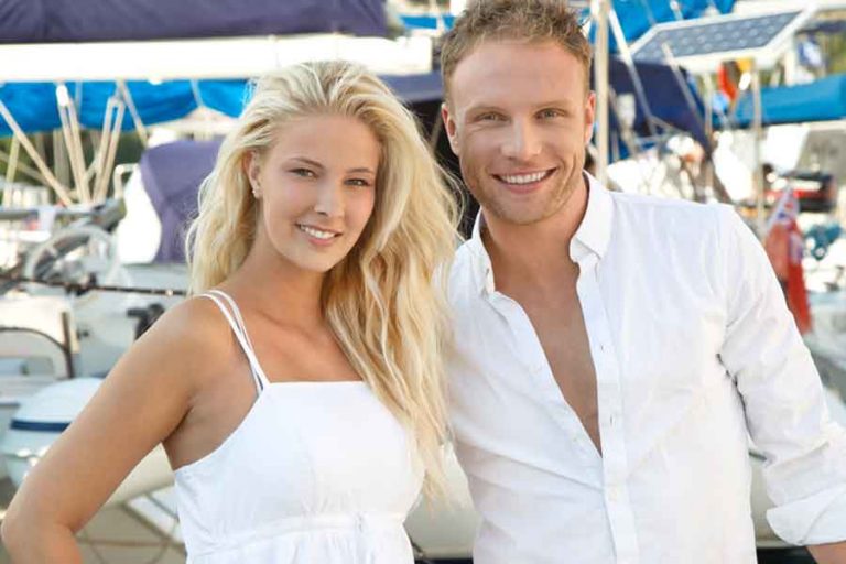 Paar macht All Inclusive Urlaub auf Mallorca